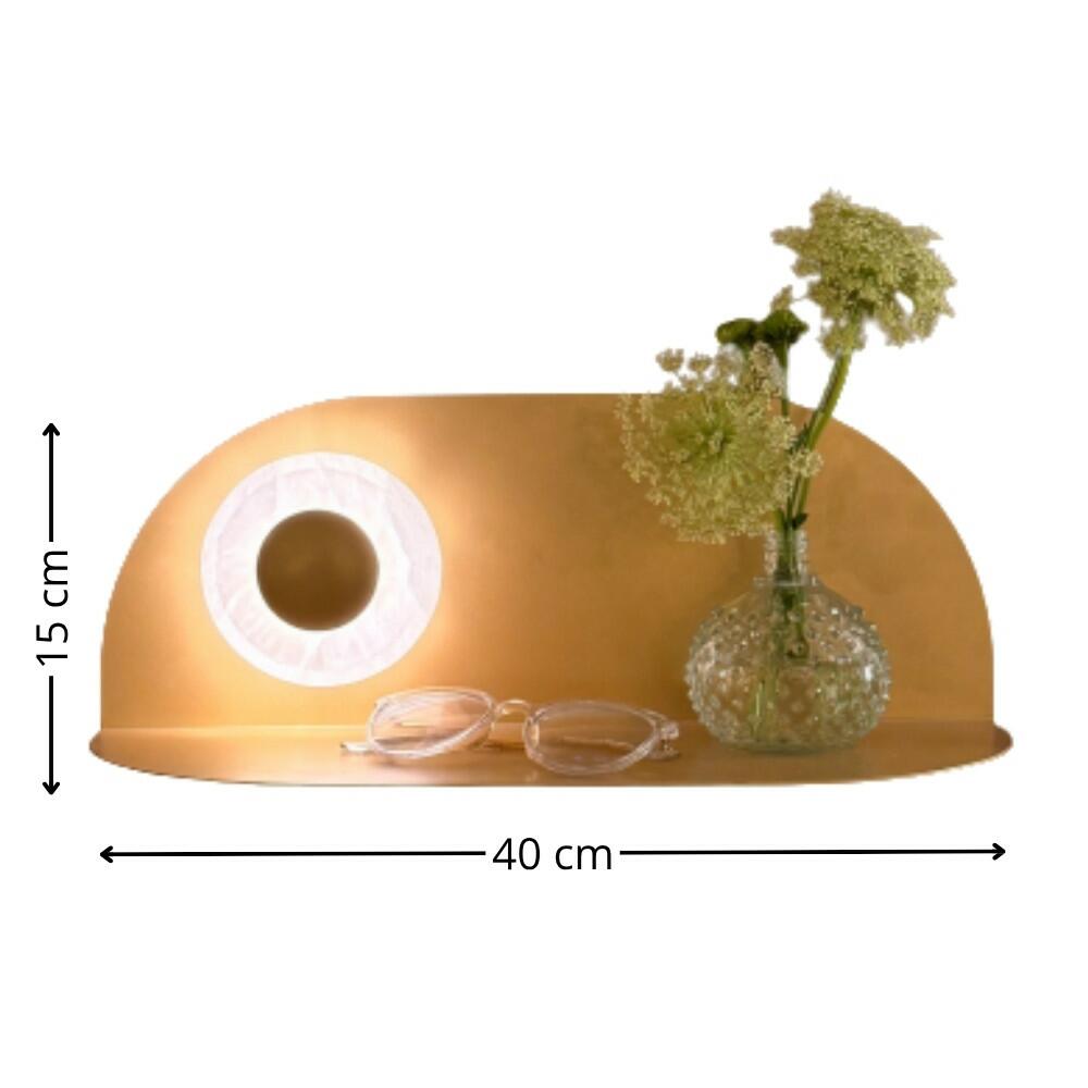 Arandela Cotidiano com Prateleira - Cupula Selenita Dourado Fosco Ø10cm - Fita de LED 3000K 2W - Entrada USBC - DNA Lustres A0112