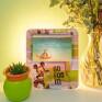 imagem de ambiente com Luminária Porta Retrato Mickey Go for It