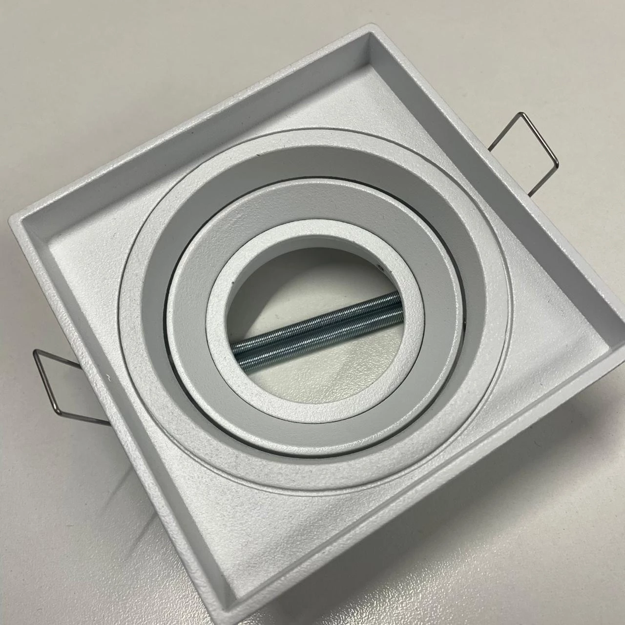 Spot No Frame Orientável Branco 1x MR16 - IL4718BM Interlight 