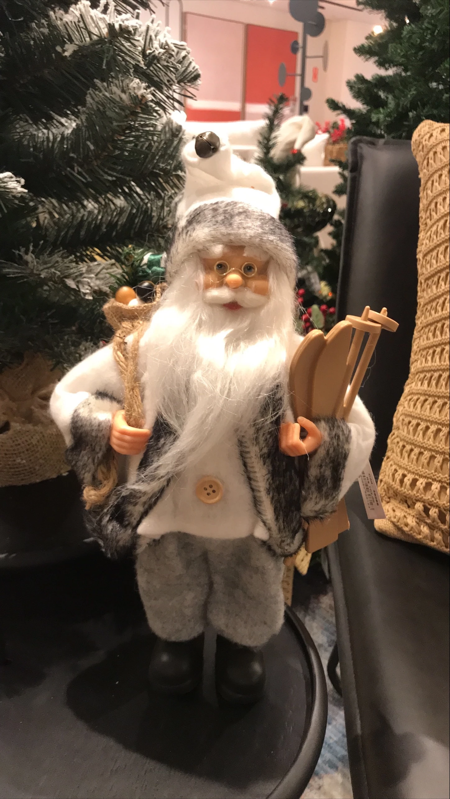 Papai Noel em Pé Branco e Cinza Natal 30cm Florarte - Decoração Natalina com Elegância e Delicadeza