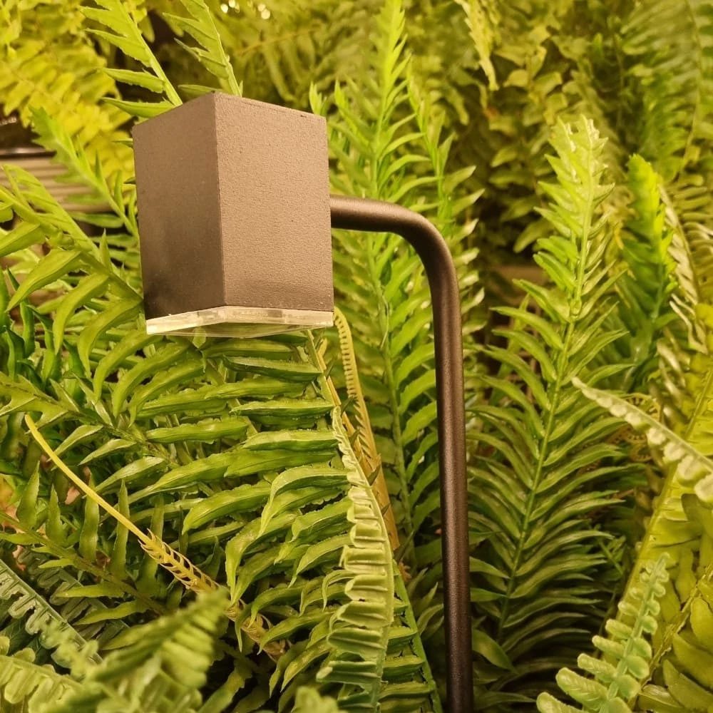 Balizador de Jardim Quadrado Preto 3000K - Metal Domado