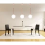 ambiente decorado com pendentes haste esfera