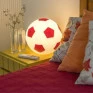 Luminária Infantil Bola De Futebol Branco E Vermelho 1xE27 (imagem ambientada)- Decor Lumen 